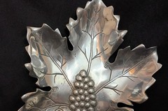 Cast Aluminum 🍇 Grape Leaf 🍇 Serving Tray, Large 12.75″ Beautiful Condition.