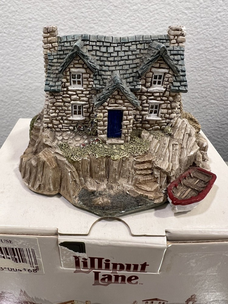 Lilliput Lane English British Village Boat Inverlochie Hame Cottage Figurine