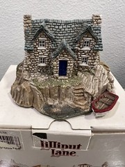 Lilliput Lane English British Village Boat Inverlochie Hame Cottage Figurine