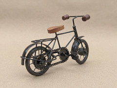 Retro Bicycle Statue Metal Bike Model Wooden Seat Vintage Home Office Decor Gift