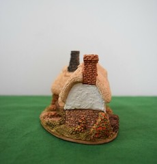 Lilliput Lane Ostlers Keep. In excellent condition with deed in original box.