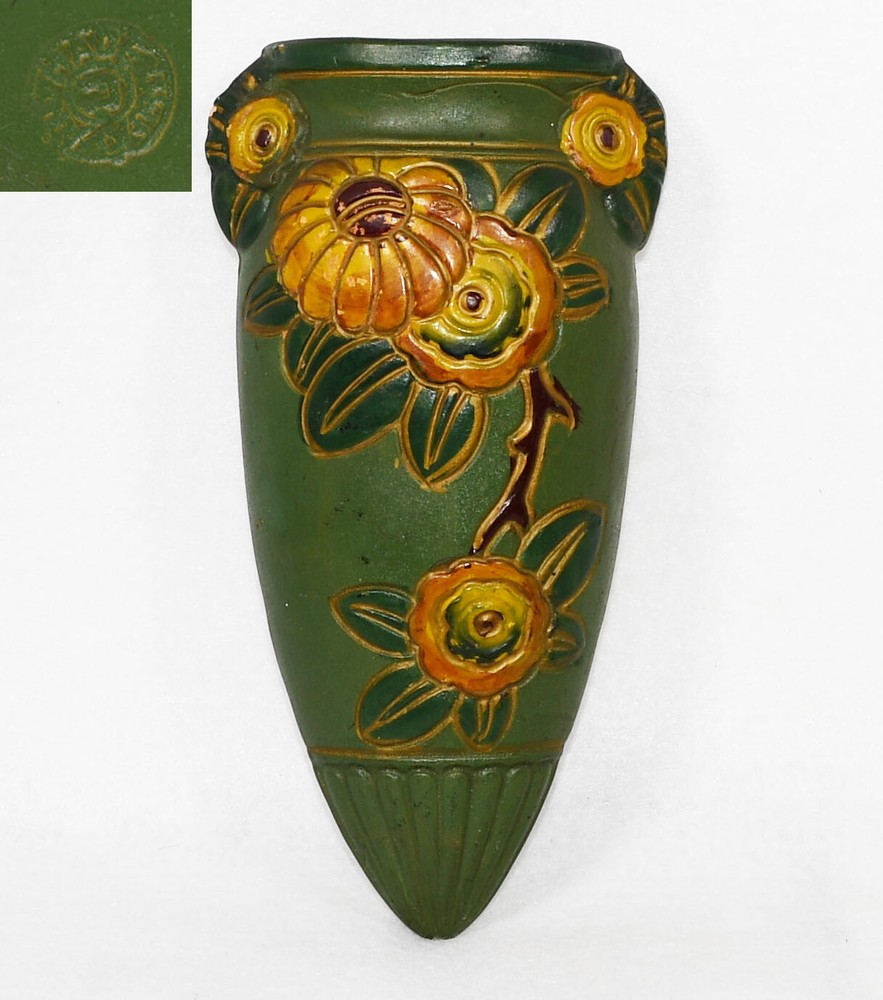 Wall Pocket Older Pottery Maker Unknown To Seller (8″ Long)