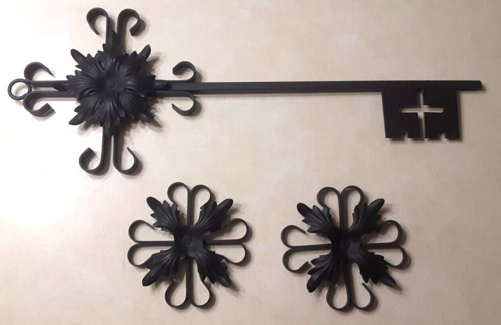 Vintage Cast Iron Skeleton Key Gothic Wall Decor MCM Medieval 1960s 28″ 3 Pc