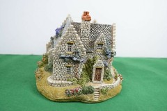 Lilliput Lane Kinlochness. In its original box with a deed.