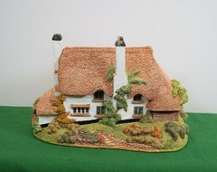 Lilliput Lane Periwinkle Cottage Mint in original box with a deed.