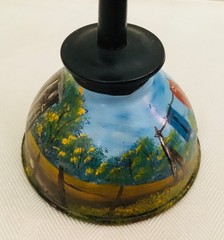 Vintage ~ Hand Painted ~ Thumb Pump Oil Can ~ Backyard Scene ~ 6.5″ ~ `NWT