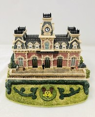 Lilliput Lane Disney Collection WDW Railroad Station – Ray Day Signed NIB RARE