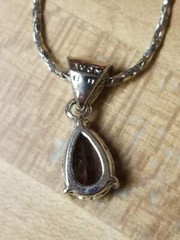 2005 Avon NA 18″ Color Pear Necklace with Luminous Accents