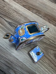 VTG Enameled Miniature Teapot Cat Looking in Mirror Unbranded Blue WHIMSICAL