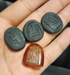 NEAR EASTERN BABYLON STONE AGATE GEM ENGRAVED STAMP DEPICTING KING SCENE 3 SIDE