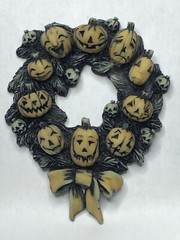 Harmony Kingdom Art Neil Eyre Designs Halloween glow dark pumpkin wreath magnet