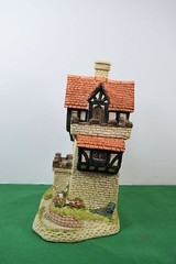 David Winter Collectibles Knight’s Castle. Mint in original box.