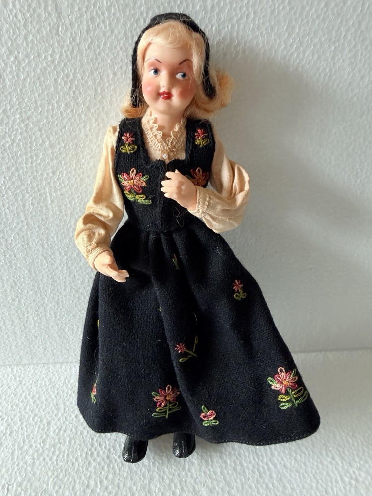 VTG Hilda S. Ege Norwegian Doll Gudbrandsdal Bunad National Costume 9″