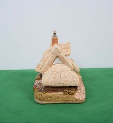 Lilliput Lane Clare Cottage Version 1. Mint in box with a deed.
