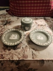 Vintage Small Wedgwood Trinket Box and 2 Dishes Green Jasperware Round Carving