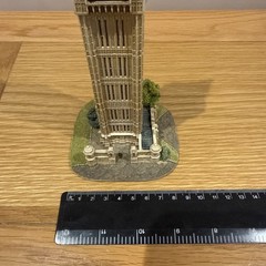 Lilliput Lane – Big Ben – L2211 – Britain’s Heritage Range – Boxed & Deeds
