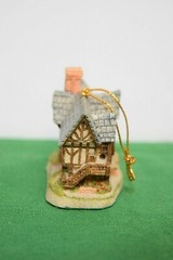 David Winter The Grange Ornament. In excellent condition and in original box.