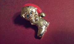 Cute AVON Christmas Lapel Pin Kitten In Boot wearing Santa Hat Gold Tone Metal