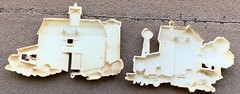 Vintage 1975 HOMCO Plastic WALL PLAQUES RED BARN AND FARM HOUSE Kitchen Wall Art