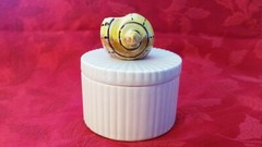 VINTAGE 1975 Fitz & Floyd Shell Pattern Round Trinket Box Seashell Lid Ceramic
