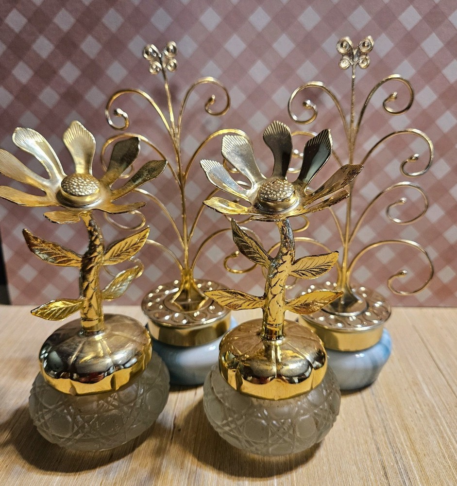 Avon Lot Of 4 Cream Satchets (2 With Jewelry Tree Tops And 2 With Floral Tops)