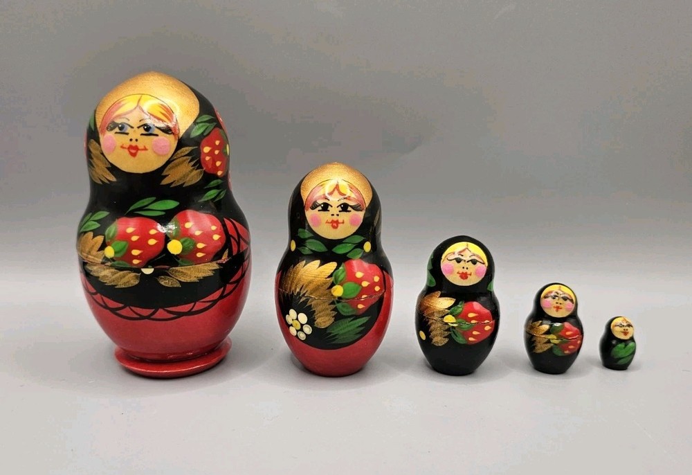 Vintage Matryoshka 5 Russian Nesting Dolls Made Un USSR