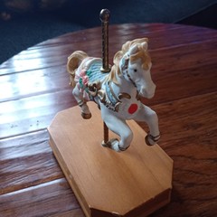 Vintage Unbranded CAROUSEL HORSE Porcelain Figurine Wooden Stand 6″x 6″