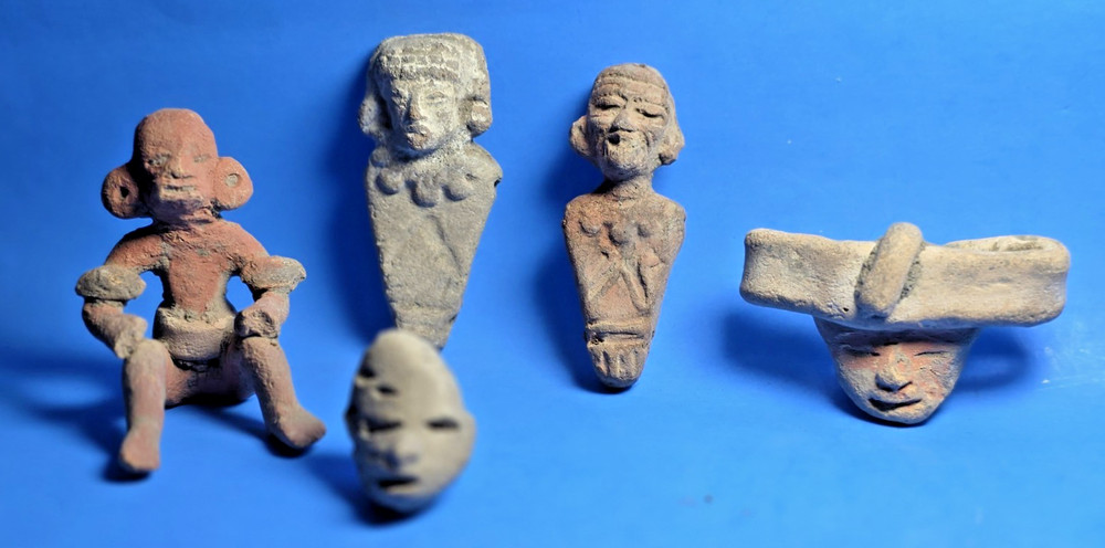 PRE-COLUMBIAN TEOTIHUACAN TERRACOTTA FIGURINES AND HEADS