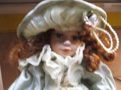 VINTAGE DRESSED DOLL 16 ” w/ BOX ” ASHLEY BELLE ” # NA2600 PORCELAIN DOLL + CAT