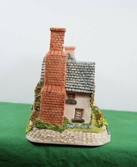 David Winter Newtown Millhouse Mint in box. Limited Ed. #1391 of 4500. Signed.