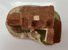 SIGNED David Winter DISPLAY COLLECTION: Cotswold Farmhouse Tiny Series
