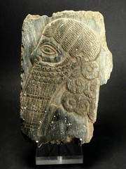 SCARCE, ANCIENT ASSYYRIAN STONE CARVED FRAGMENT DEPICTING RULER CA 1300-900 BCE