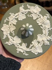 Vintage Wedgwood Sage Green Jasperware 5″ Round Finial Lid Trinket Jewelry Box