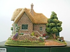 Lilliput Lane Collectibles To The Rescue. Mint in original box with deed.