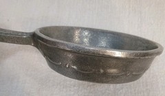 2 Vtg Cast Aluminum Skillets Wall Hangings Fruit Design Rustic French Country