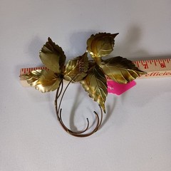 Wall Hanging Small Metal Tin Leaves Gold Tone Color Decorative Retro Home Decor