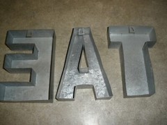 Vintage Tin Letters EAT E A T Approx 7″ x 5″ Wall Hanging Deco (GS9)