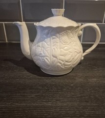 Belleek Serenity Floral Tea Pot – Ireland – Excellent Condition