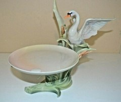 Mint Franz Southern Splendor Dish Finished in a 3 Dimension Swan Décor
