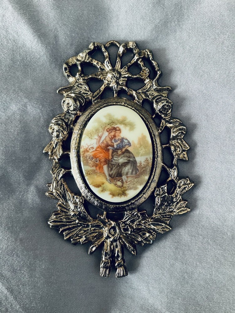 Vintage Oval Miniature Picture Brass Frame Convex Glass Ornate Cameo Fragonard