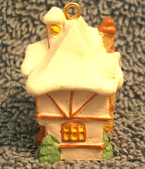 1990 HALLMARK KEEPSAKE MINIATURE ORNAMENT – OLD ENGLISH VILLAGE – SCHOOL IN BOX