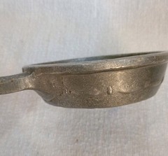 2 Vtg Cast Aluminum Skillets Wall Hangings Fruit Design Rustic French Country