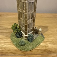 Lilliput Lane – Big Ben – L2211 – Britain’s Heritage Range – Boxed & Deeds