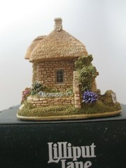 Lilliput Lane Cookery Nook Mint in its original box with a deed. L2939
