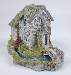 Lilliput Lane “Helmere Cottage”, The English Collection, 1989, United Kingdom.