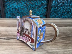 VTG Enameled Miniature Teapot Cat Looking in Mirror Unbranded Blue WHIMSICAL