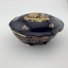 Limoges Castel Oval Trinket box with 22K Gold Design, made in France