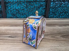 VTG Enameled Miniature Teapot Cat Looking in Mirror Unbranded Blue WHIMSICAL