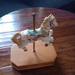 Vintage Unbranded CAROUSEL HORSE Porcelain Figurine Wooden Stand 6″x 6″