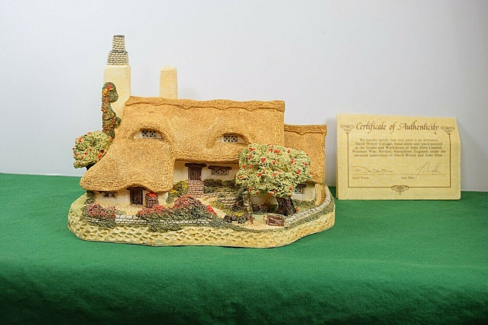 David Winter Cottages Orchard Cottage In original box with a COA.